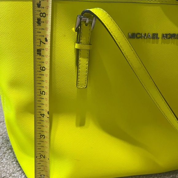 Neon green-yellow Michael Kors bag in outstanding used condition - Picture 5 of 9